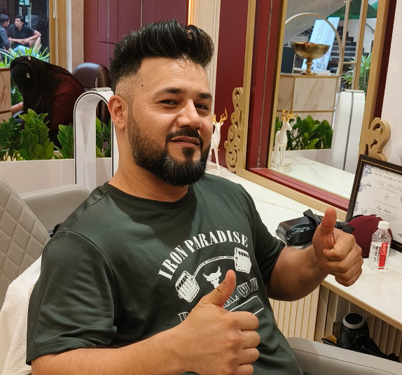 Testimony of a happy customer for a professional haircut by hairdresser-styled professional in salon in Gurgaon